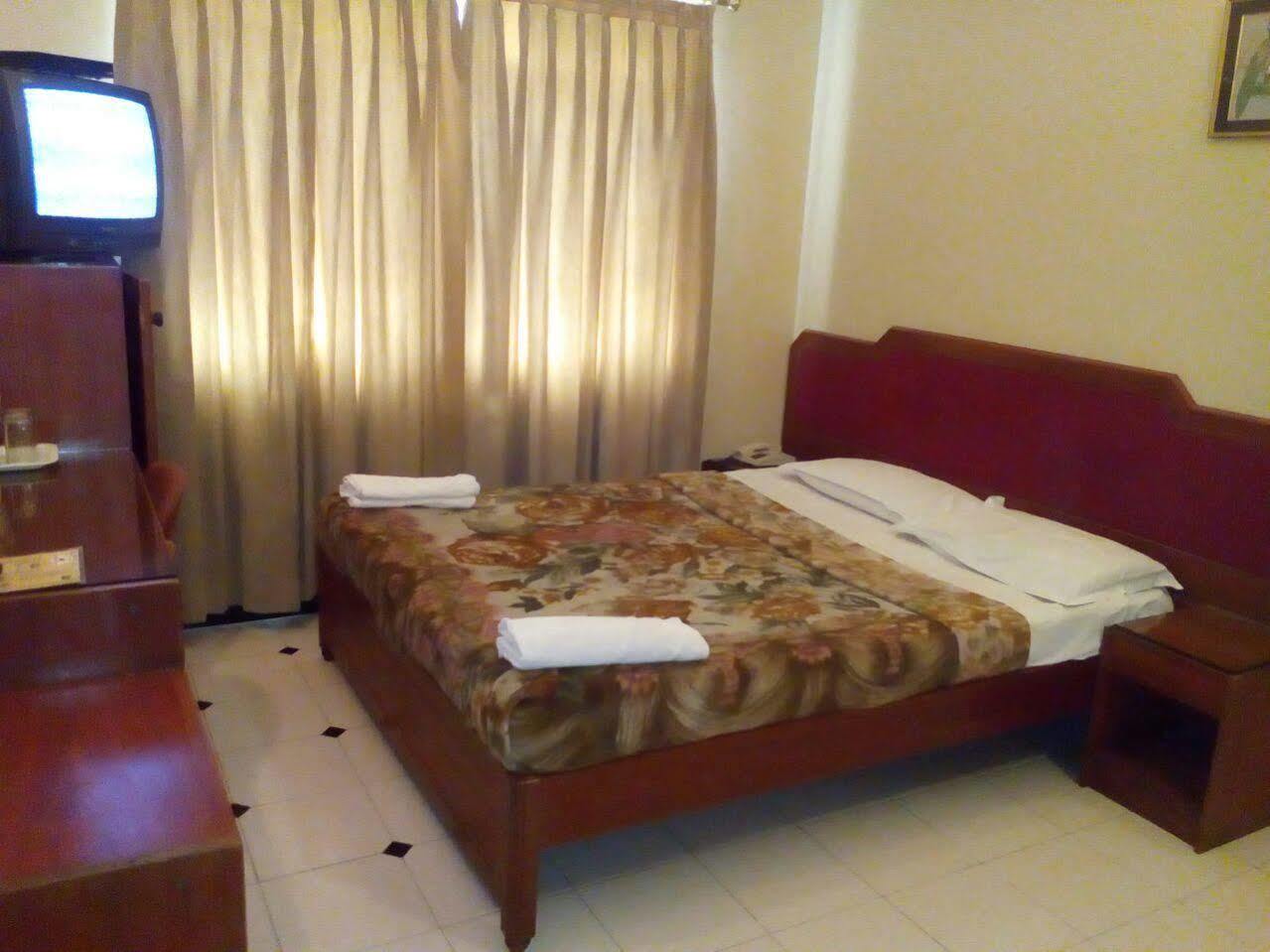 Hotel Bombay Tiffanys Mysore Buitenkant foto